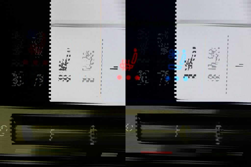 Used 2025 Volkswagen Atlas Cross Sport SE image 25