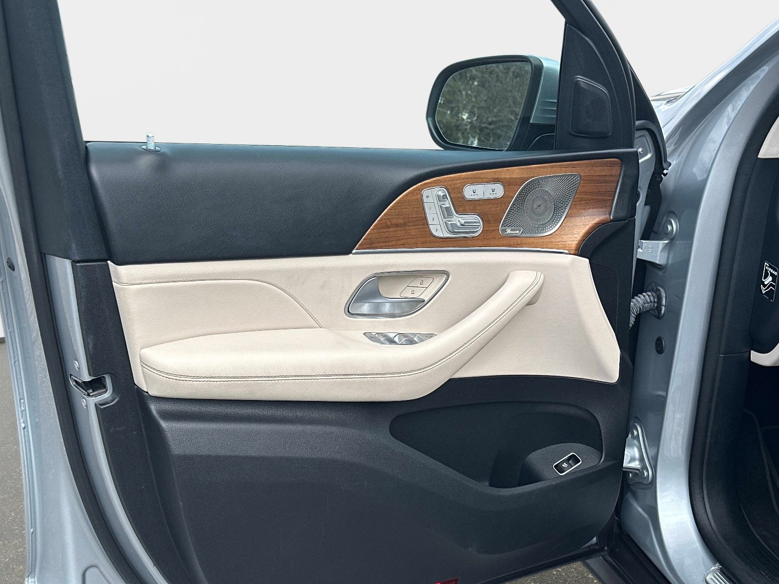 Certified 2022 Mercedes-Benz GLE 350 4MATIC w/ Premium Package image 16