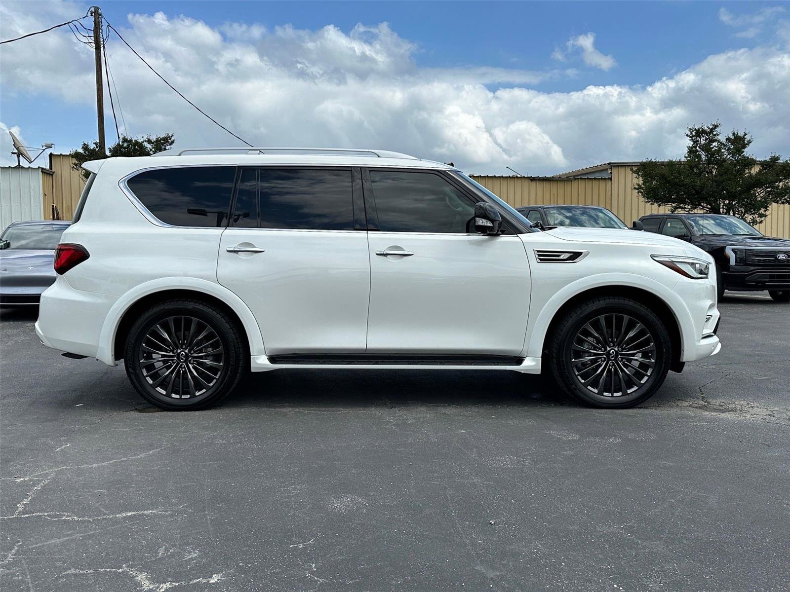Used 2023 INFINITI QX80 Premium Select w/ Cargo Package AWD/4WD image 3
