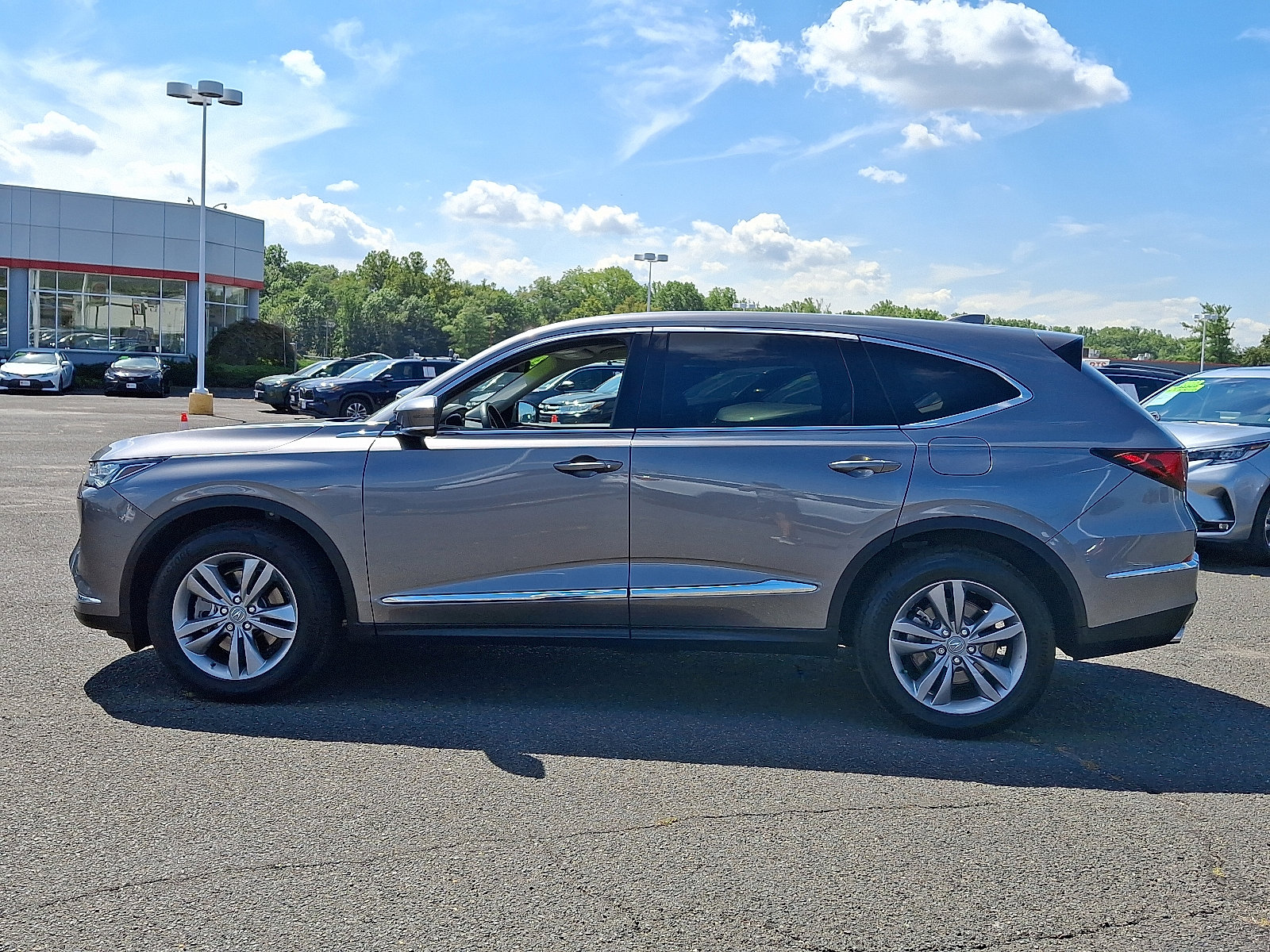Used 2024 Acura MDX SH-AWD image 4