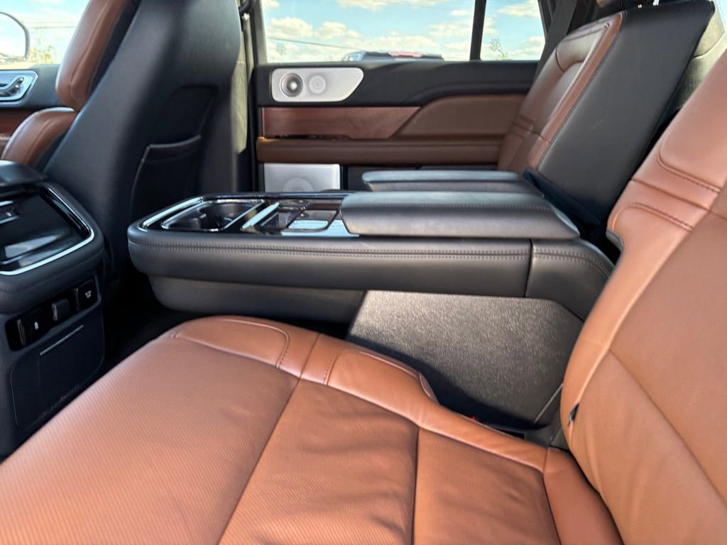 Used 2024 Lincoln Navigator Reserve image 34
