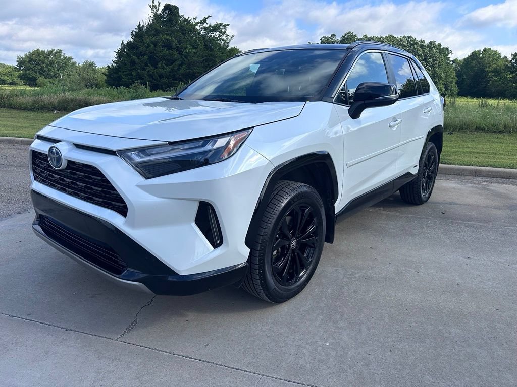 Used 2024 Toyota RAV4 XSE AWD/4WD image 2