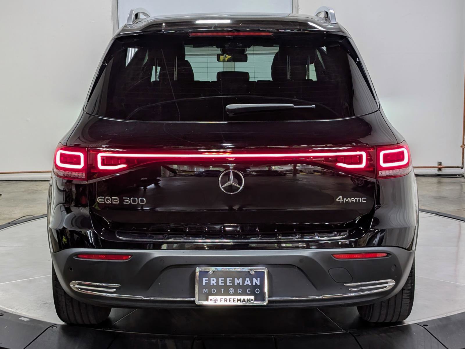 Used 2023 Mercedes-Benz EQB 300 4MATIC image 8
