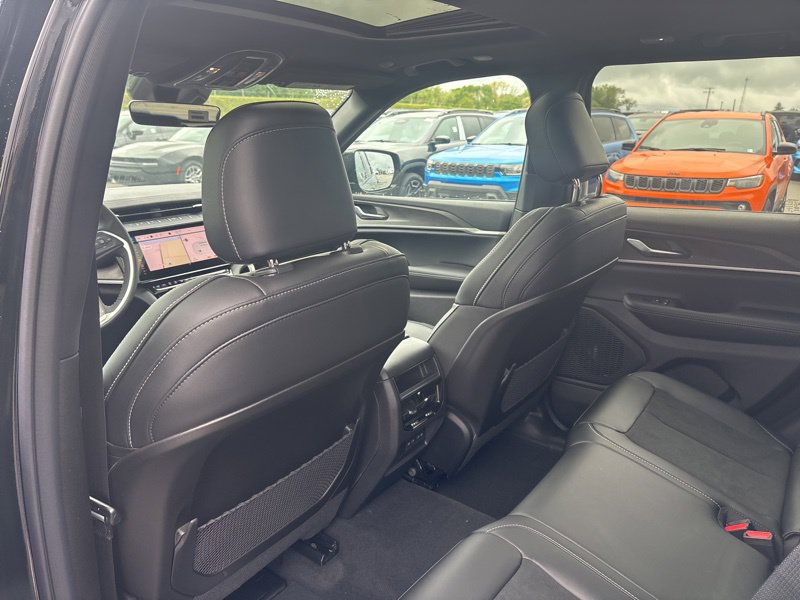 New 2026 Jeep Grand Cherokee Altitude AWD/4WD image 5