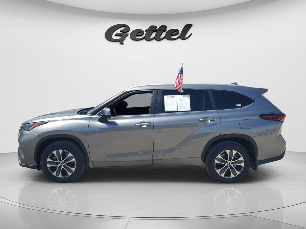 Used 2025 Toyota Highlander XLE FWD image 8