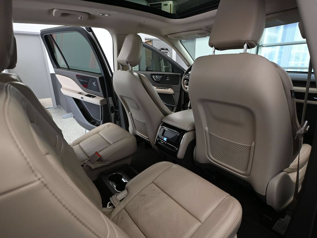 Used 2023 Lincoln Aviator Reserve AWD/4WD image 47
