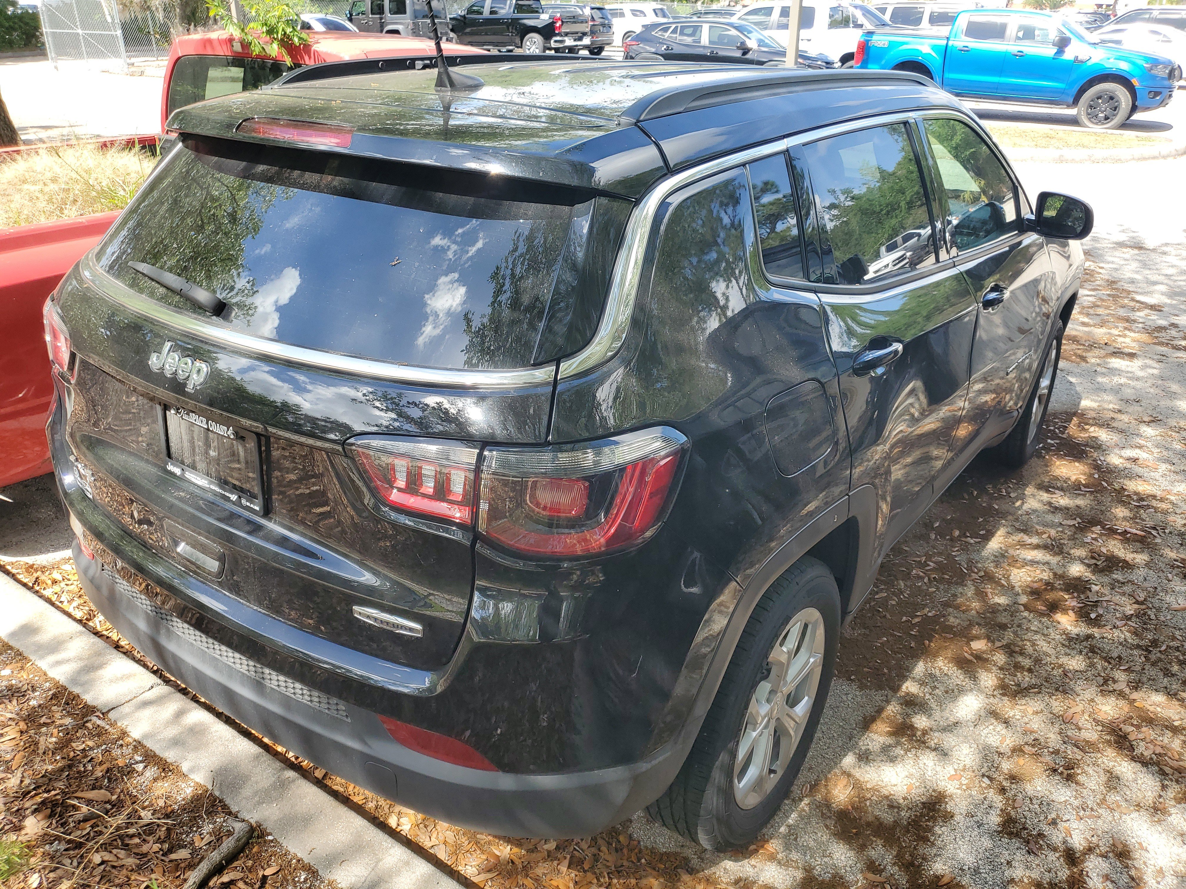 Used 2024 Jeep Compass Latitude image 6