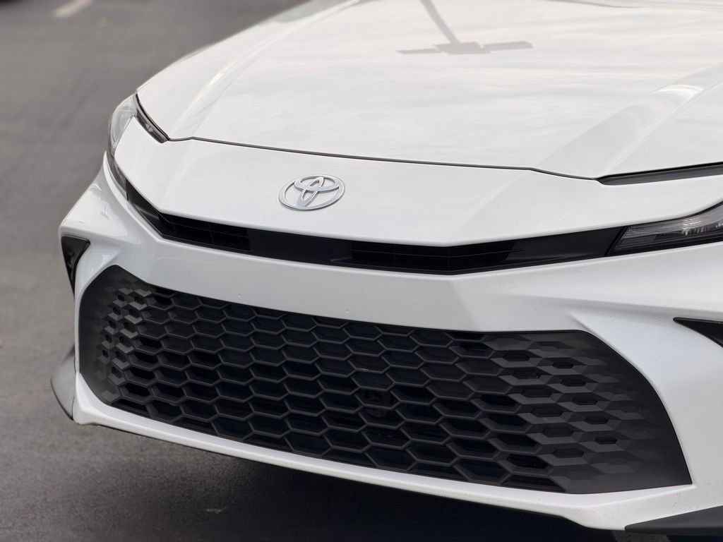 Used 2025 Toyota Camry SE FWD image 9