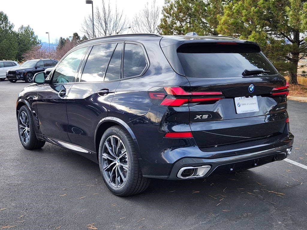 Used 2026 BMW X5 xDrive50e w/ M Sport Package AWD/4WD image 3
