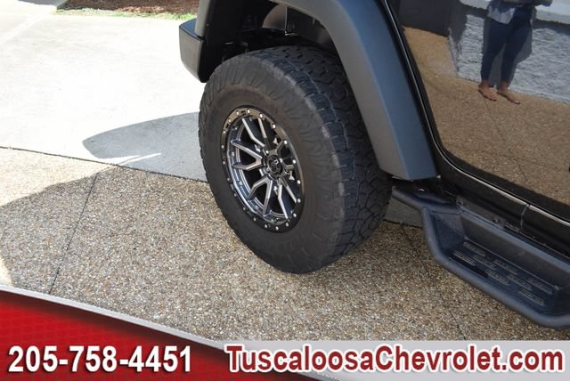 Used 2018 Jeep Wrangler Unlimited Rubicon w/ Connectivity Group AWD/4WD image 16