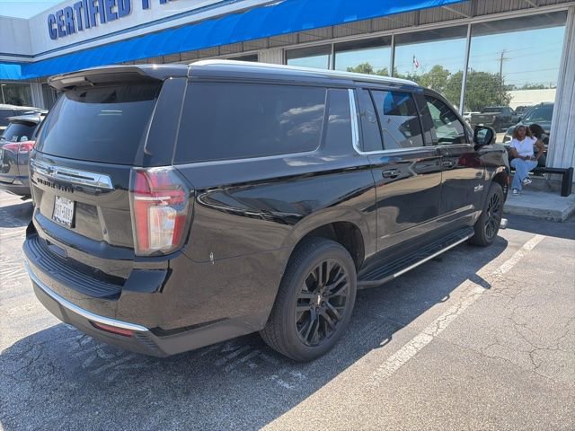Used 2022 Chevrolet Suburban LT w/ LT Signature Plus Package RWD image 3