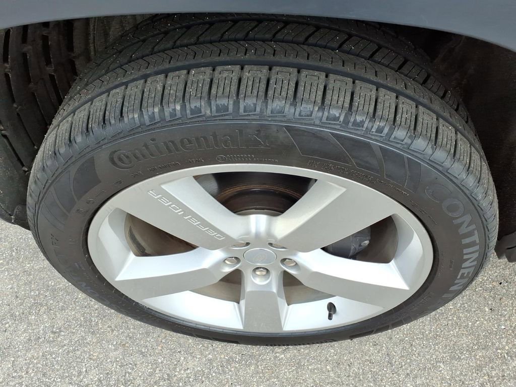 Used 2023 Land Rover Defender 110 SE image 9