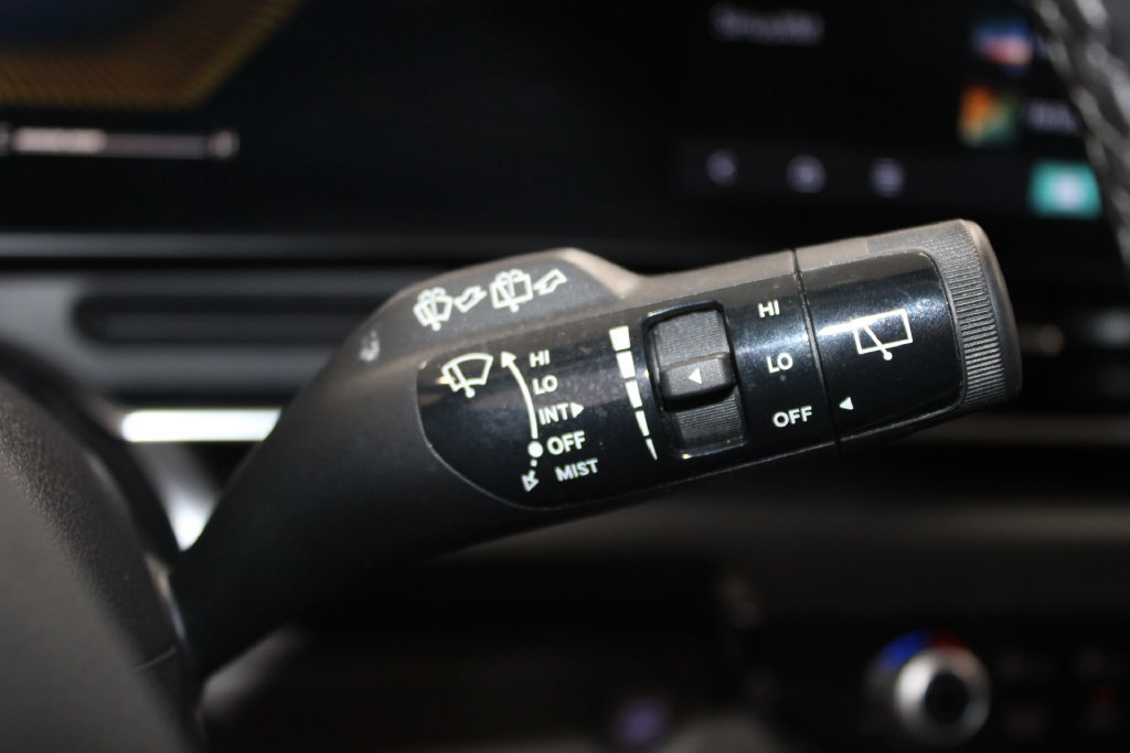 Used 2025 Kia Carnival FWD image 36