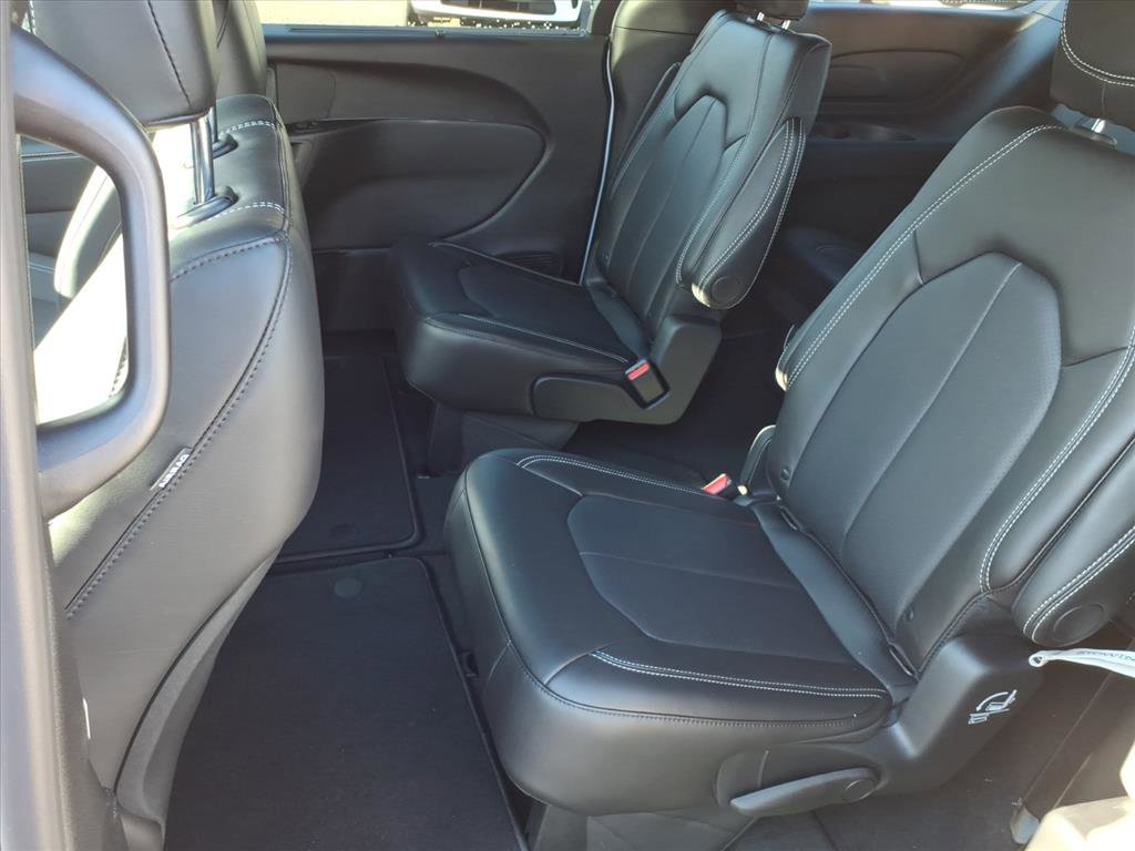 New 2026 Chrysler Pacifica Select FWD image 4