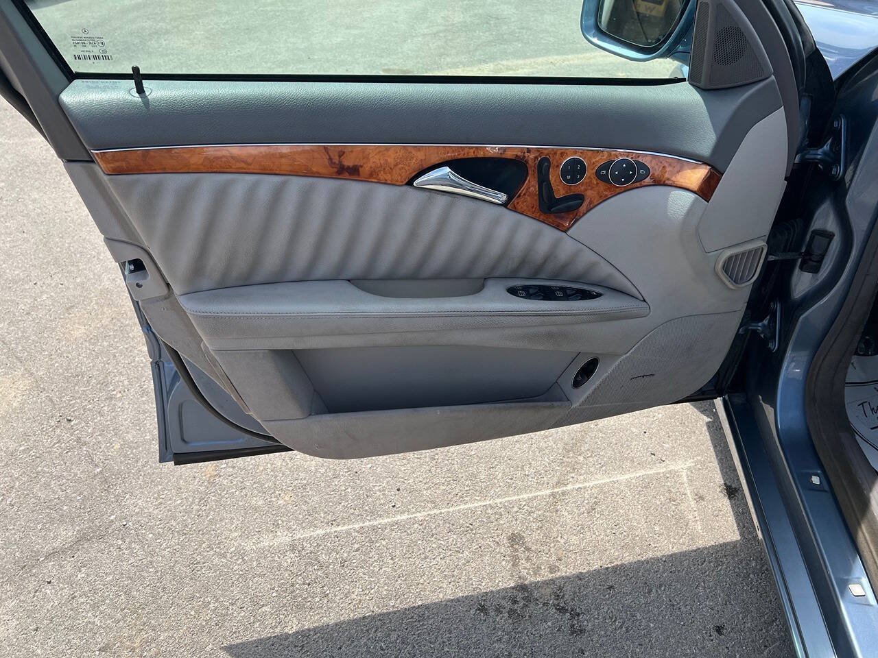 Used 2007 Mercedes-Benz E 550 4MATIC Sedan image 5