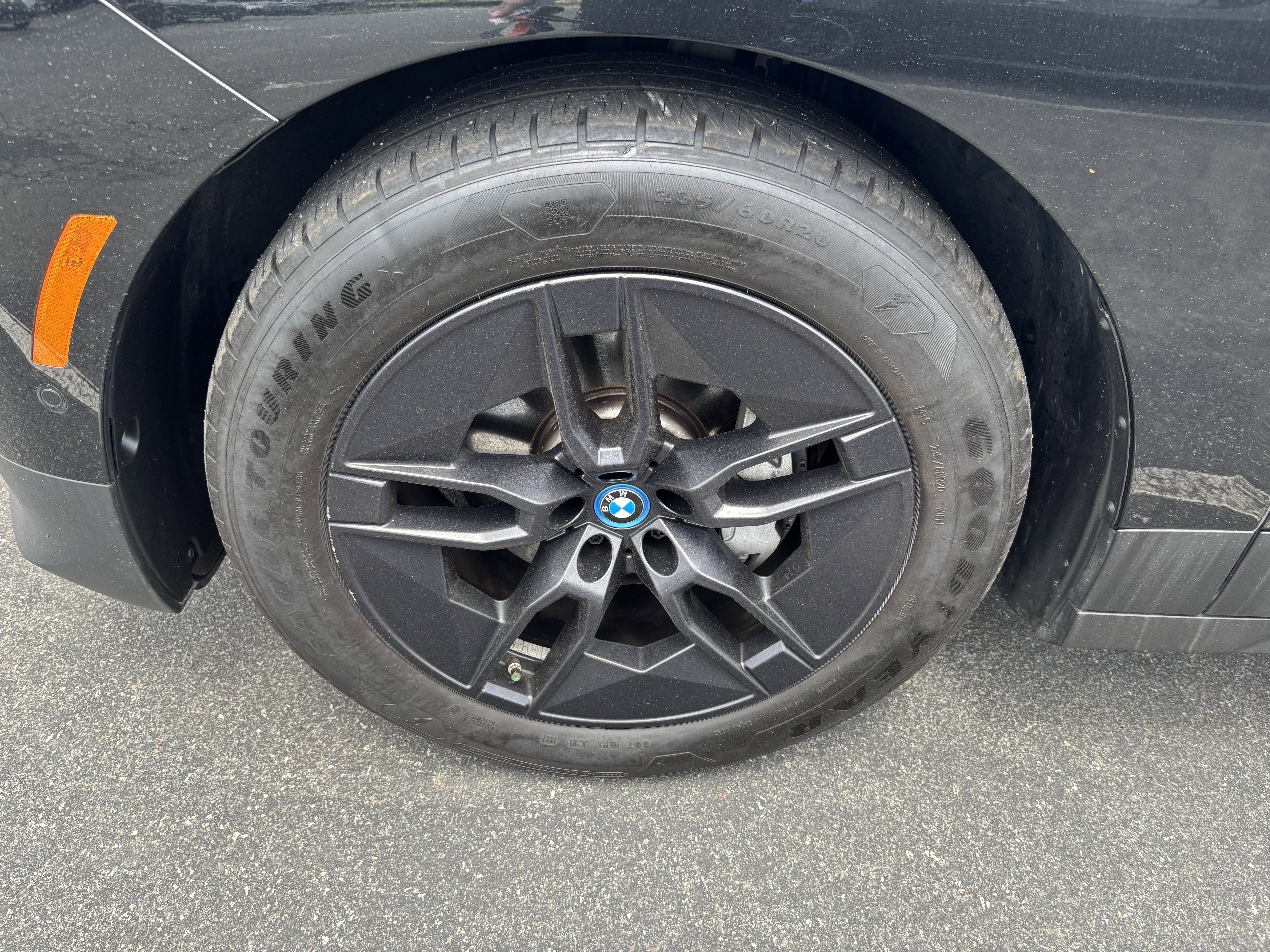 Used 2023 BMW iX xDrive50 w/ Premium Package AWD/4WD image 32