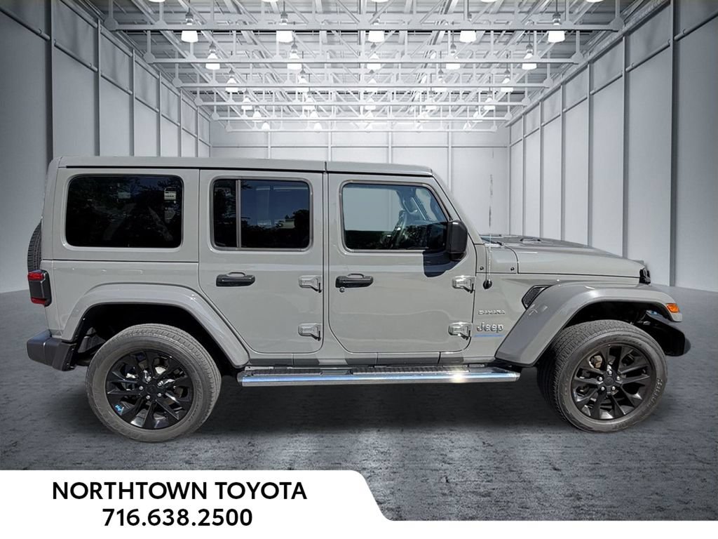 Used 2023 Jeep Wrangler Unlimited Sahara w/ Cold Weather Group AWD/4WD image 4
