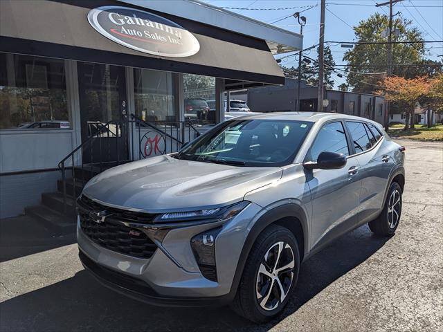 Used 2024 Chevrolet Trax RS FWD image 1