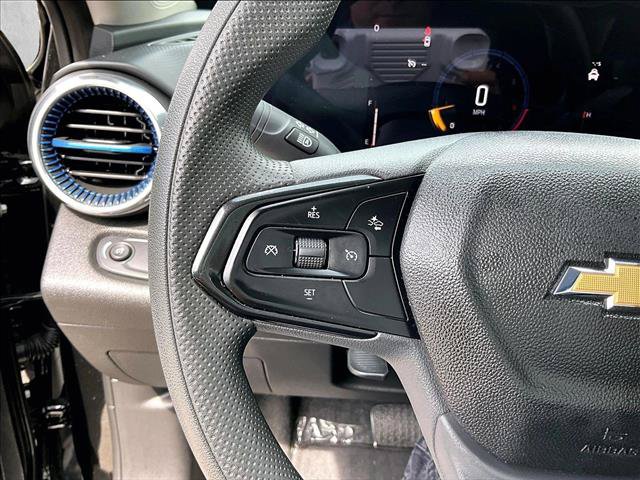 Used 2025 Chevrolet Trax LT FWD image 20