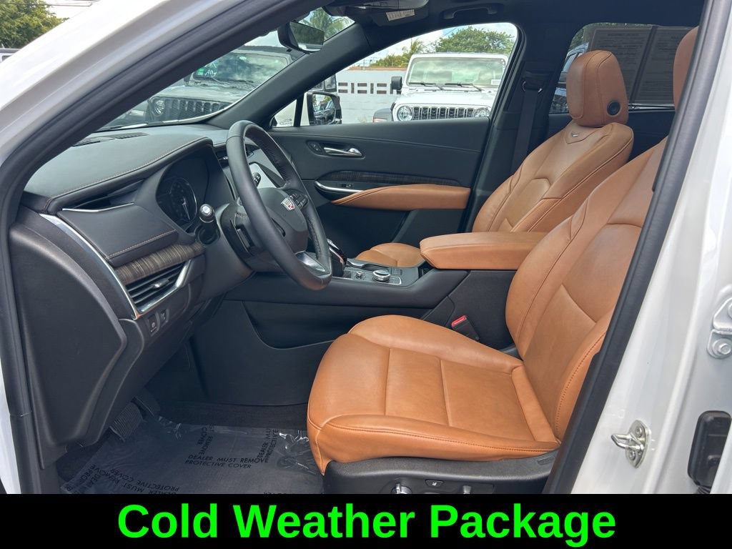 Used 2022 Cadillac XT4 Premium Luxury w/ Enhanced Visibility Package FWD image 11