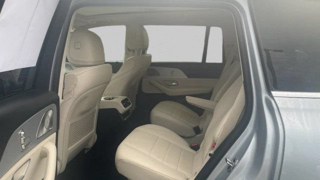 Used 2024 Mercedes-Benz GLS 450 4MATIC image 17
