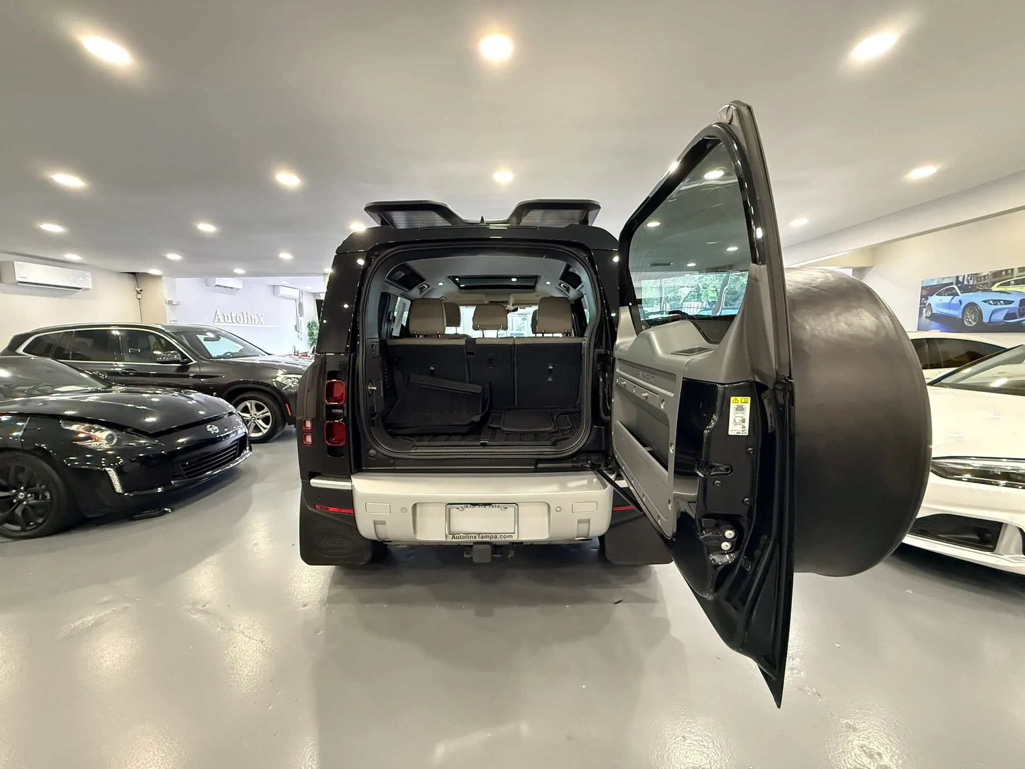 Used 2023 Land Rover Defender 110 SE AWD/4WD image 31