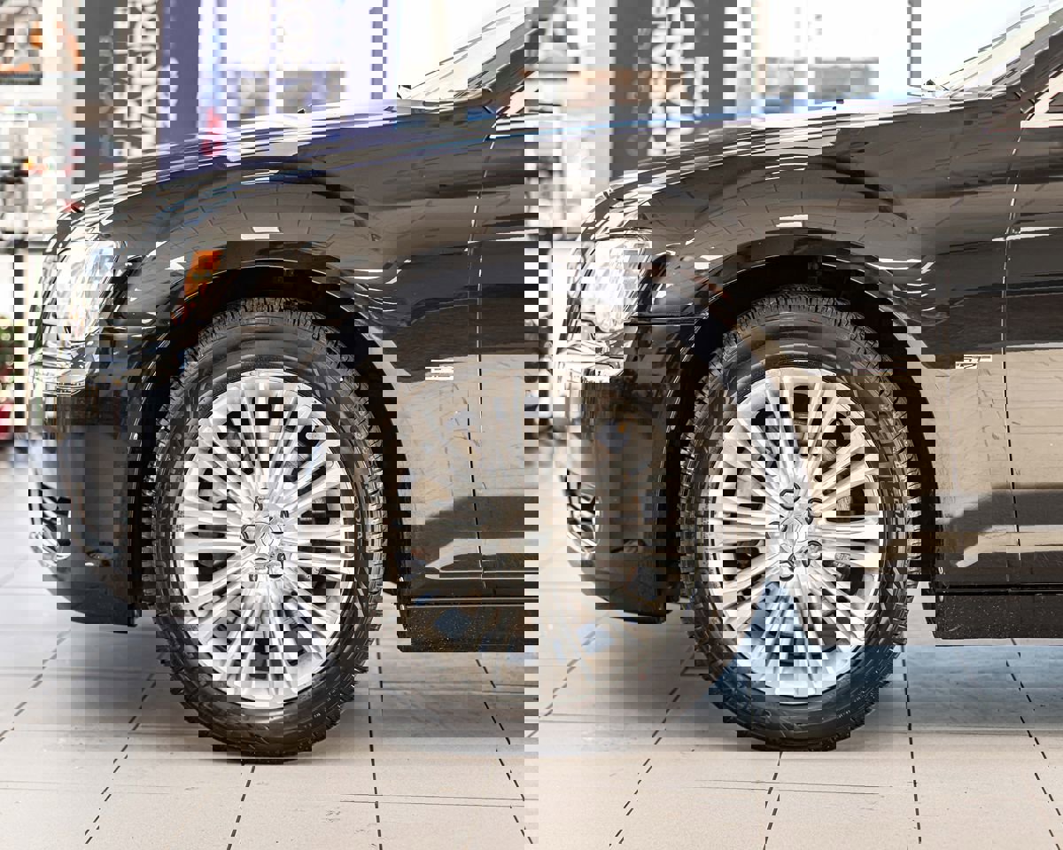 Used 2012 Chrysler 300 C w/ 19-Premium Speaker Group AWD/4WD image 7