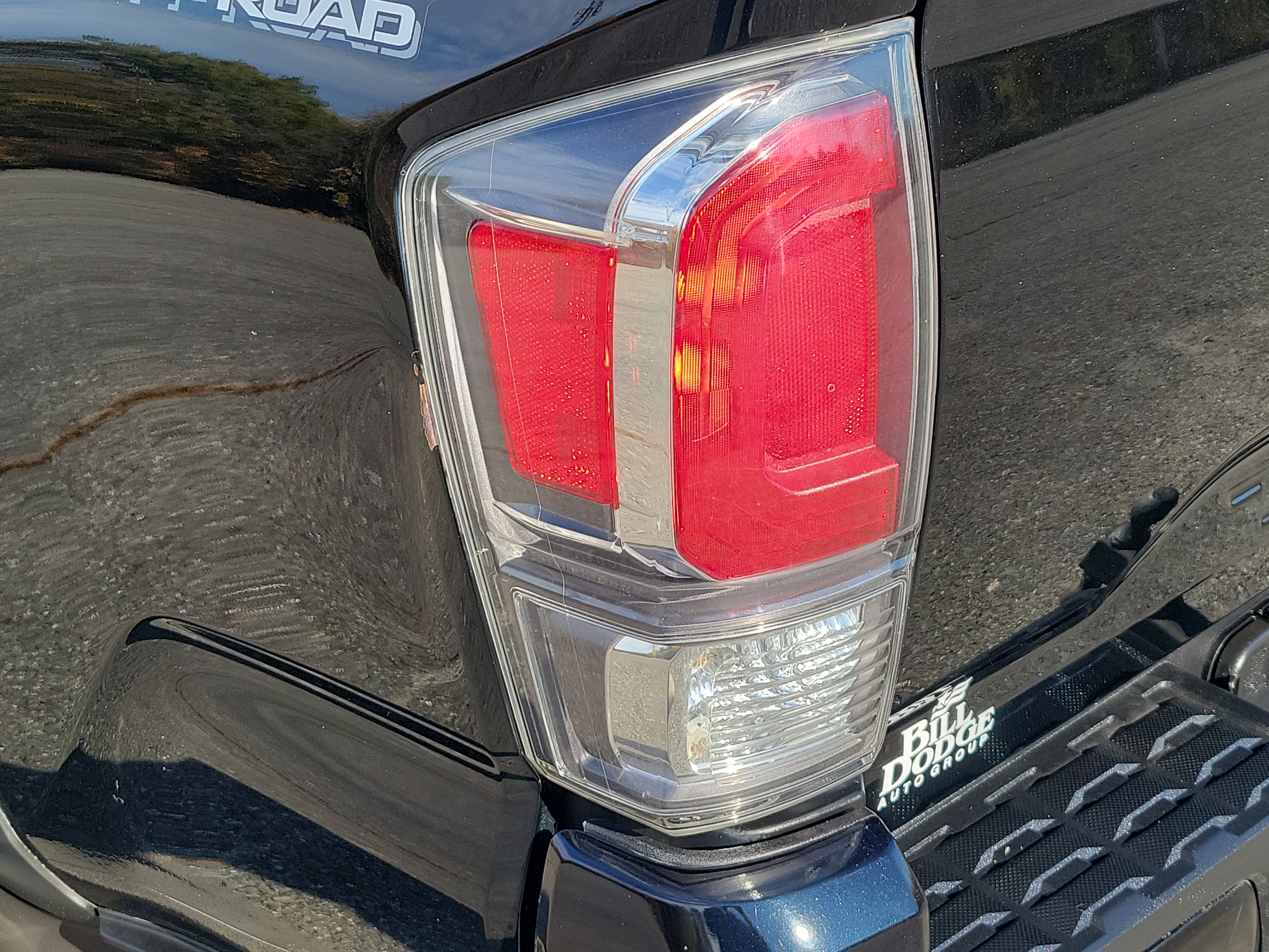 Used 2020 Toyota Tacoma TRD Off-Road w/ Technology Package AWD/4WD image 11
