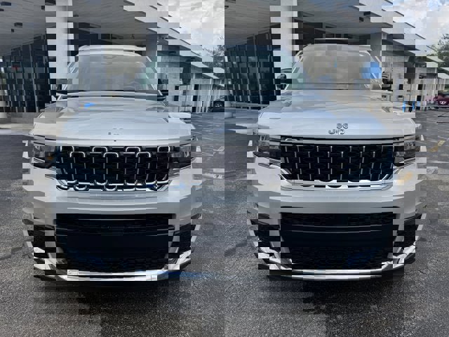 Used 2022 Jeep Grand Cherokee L Limited image 10