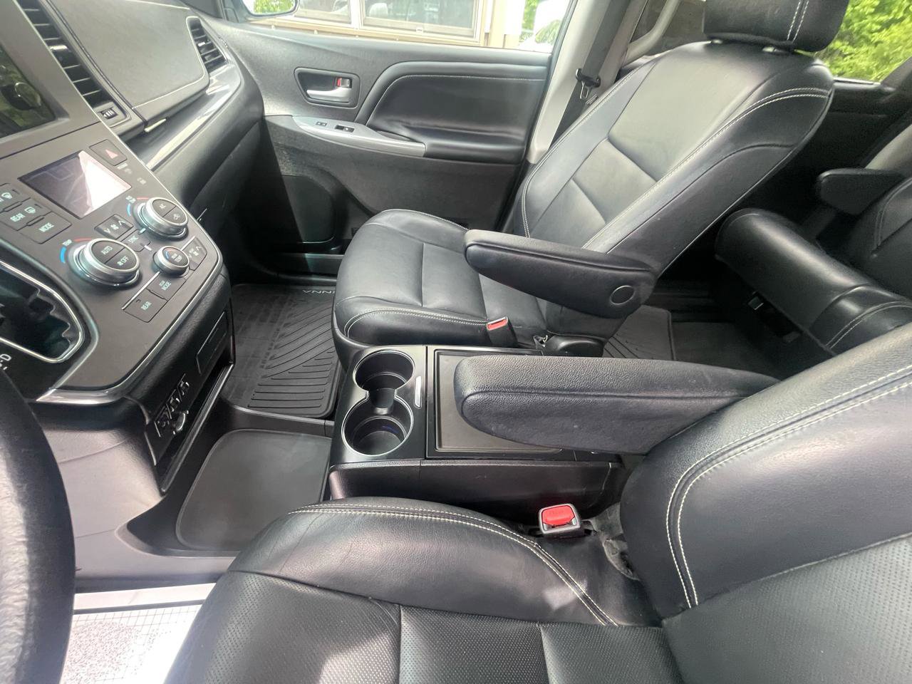 Used 2015 Toyota Sienna SE FWD image 18