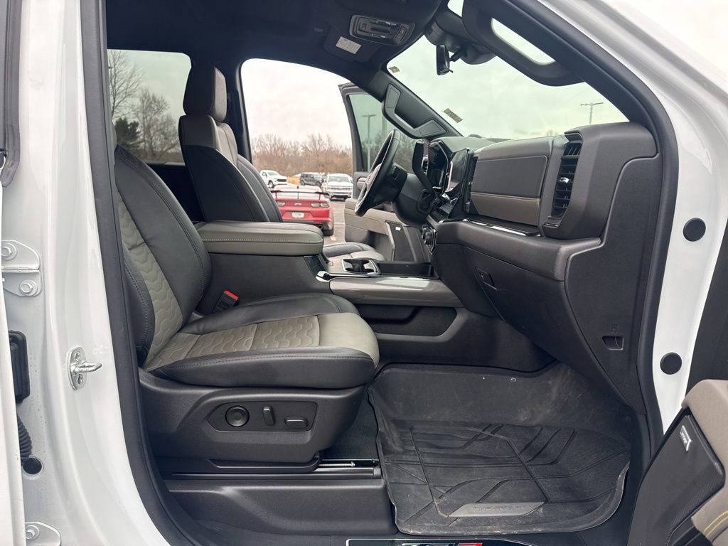 Used 2025 Chevrolet Silverado 2500 ZR2 w/ Technology Package image 21