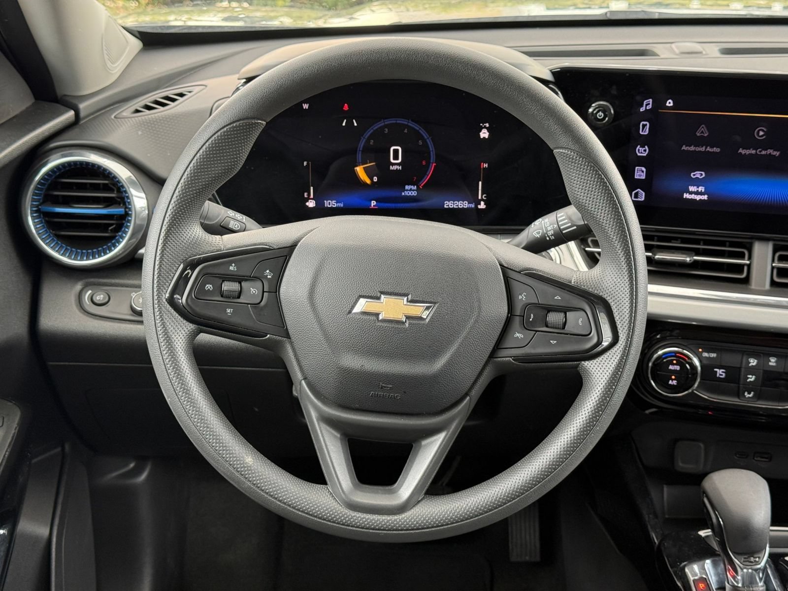 Used 2025 Chevrolet Trax LT FWD image 28