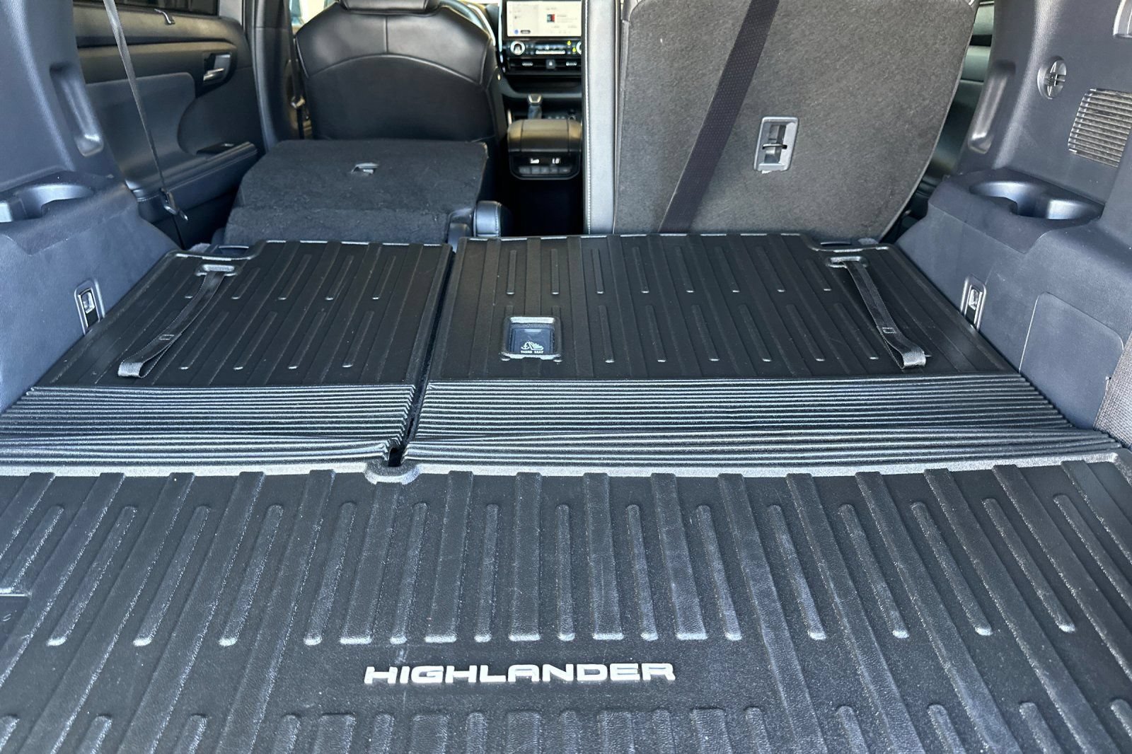 Used 2025 Toyota Highlander XSE AWD/4WD image 17