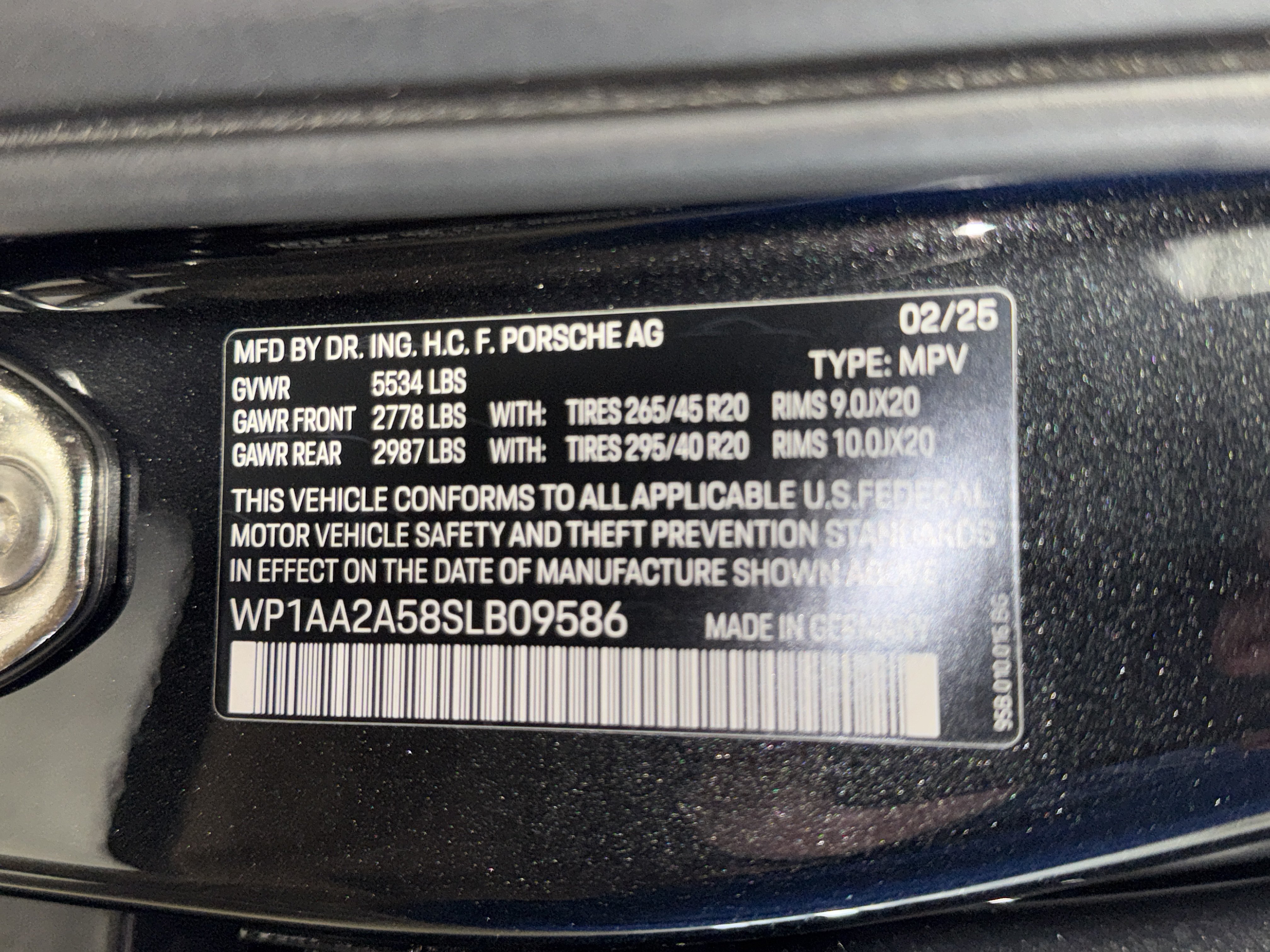 Used 2025 Porsche Macan AWD/4WD image 39