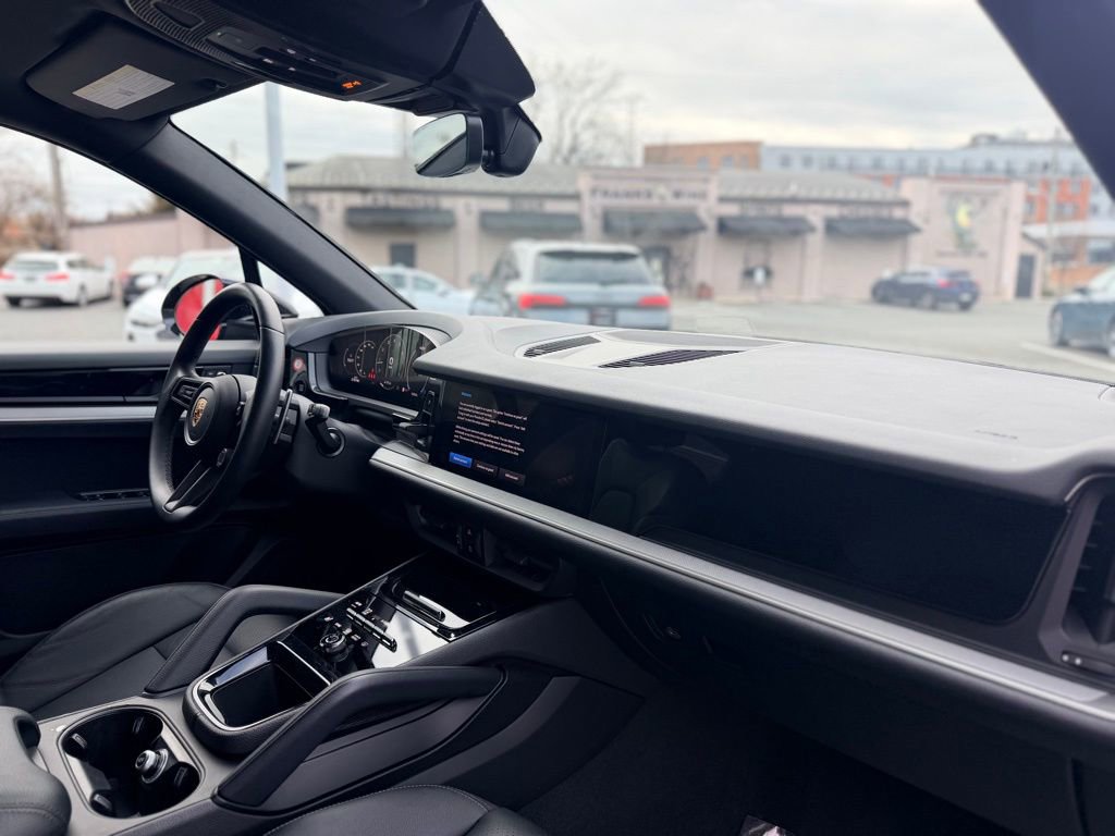 Used 2024 Porsche Cayenne image 23