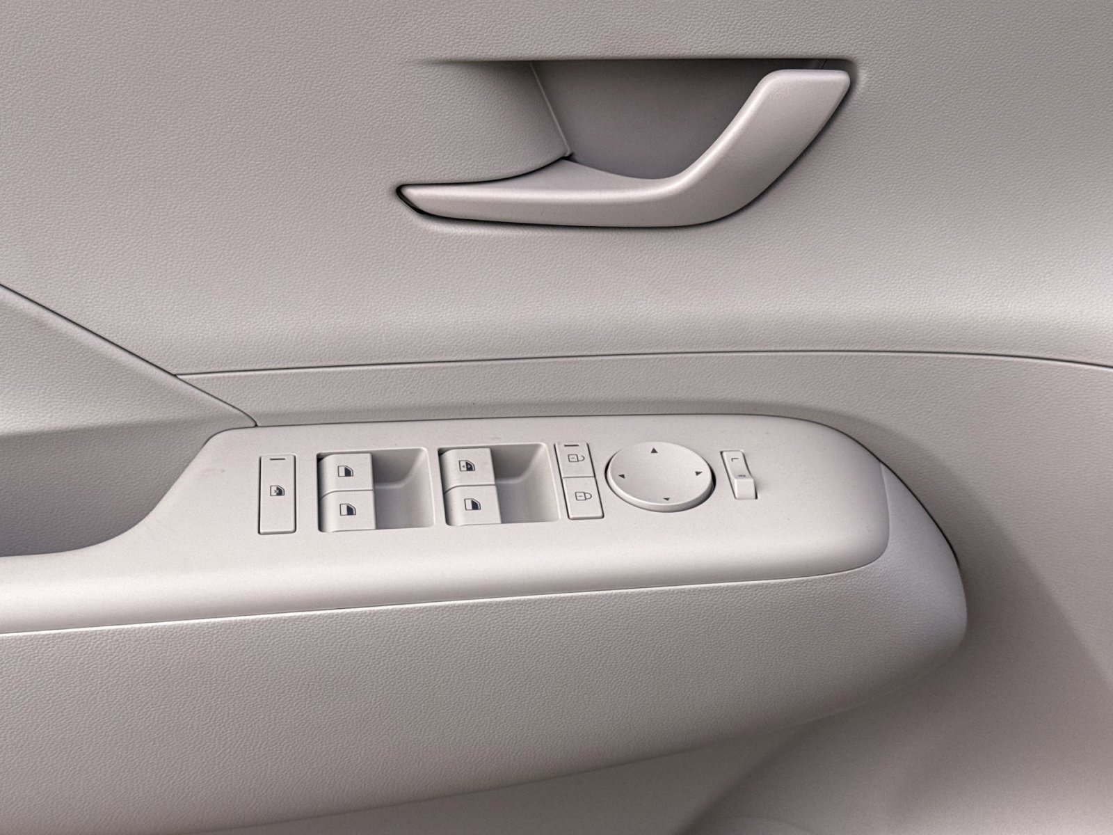 New 2026 Hyundai Kona SE image 13