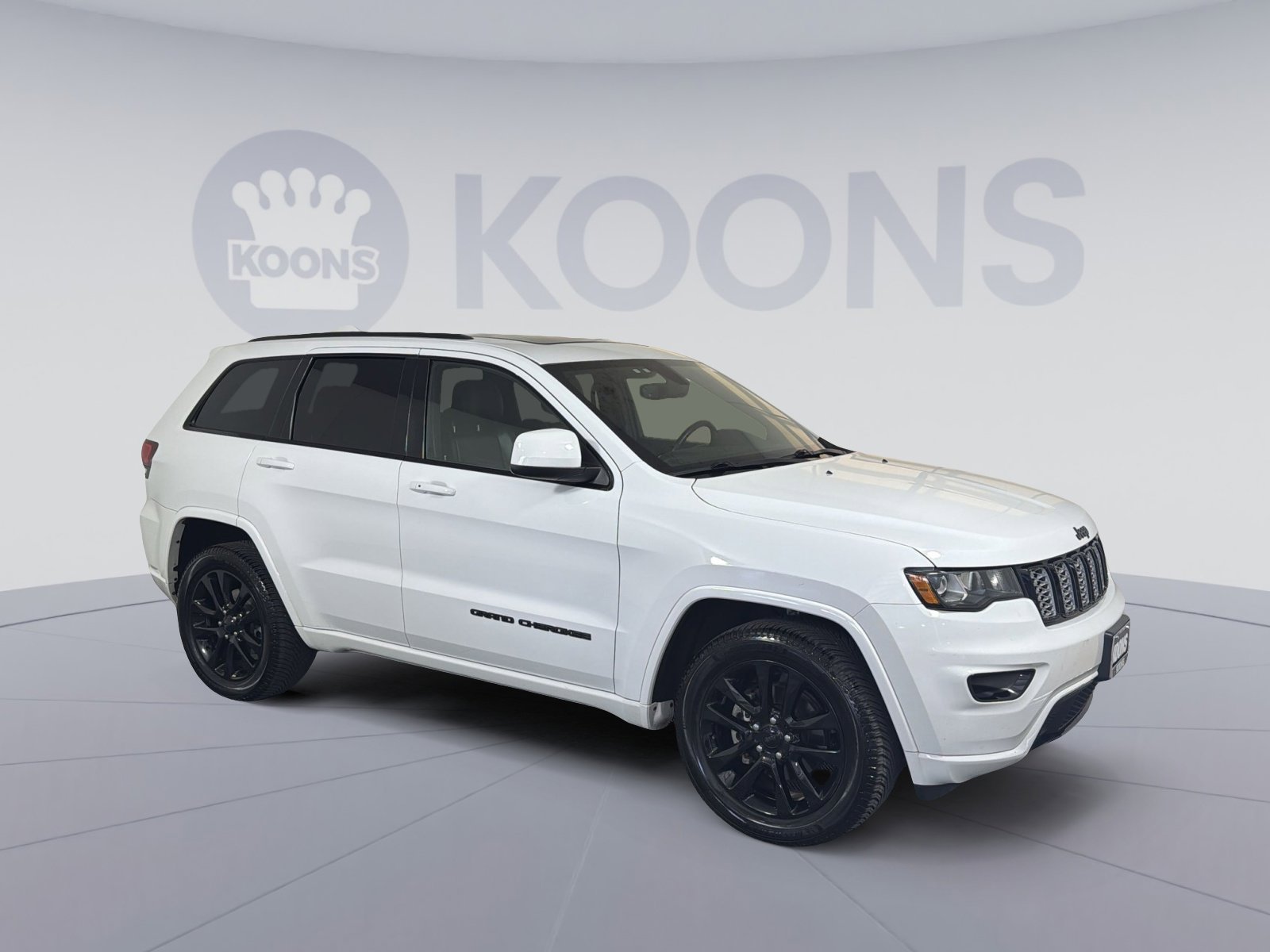 Used 2018 Jeep Grand Cherokee Altitude image 10