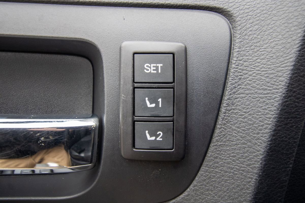 Used 2018 Toyota Tundra Platinum image 11