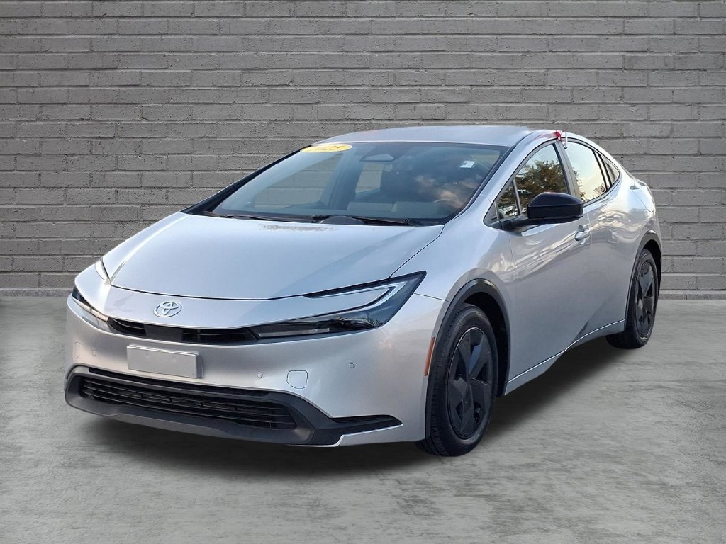 Used 2025 Toyota Prius LE FWD image 3