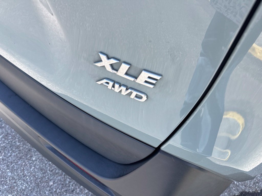 Used 2021 Toyota RAV4 XLE Premium AWD/4WD image 6