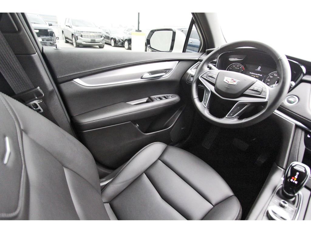 Used 2023 Cadillac XT5 Luxury image 8