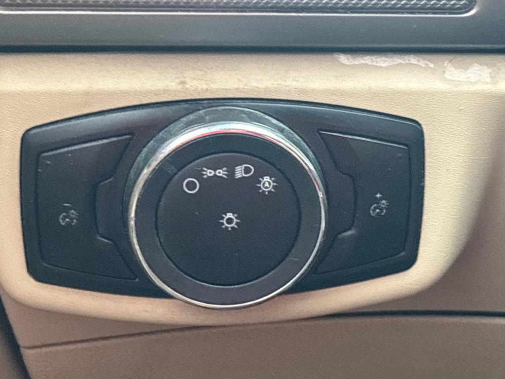 Used 2015 Ford Fusion SE FWD image 30