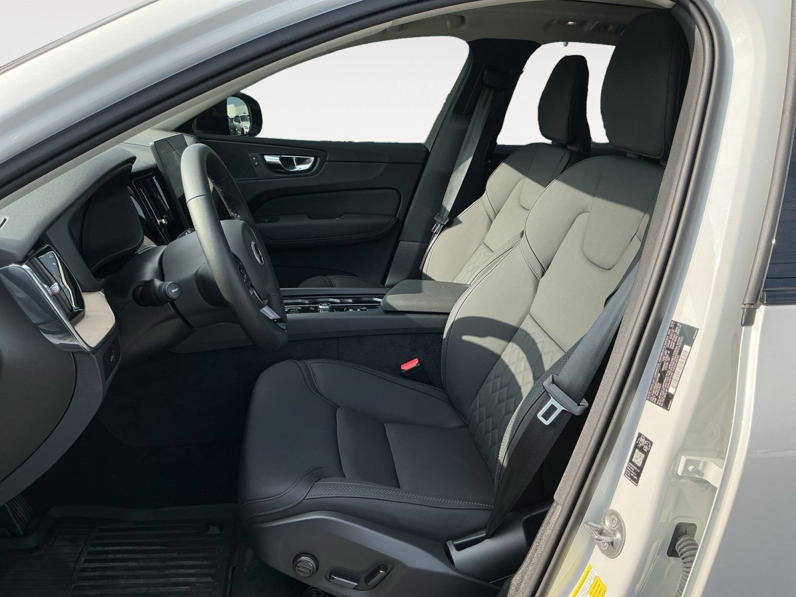 New 2026 Volvo XC60 B5 Plus w/ Protection Package Premier AWD/4WD image 9