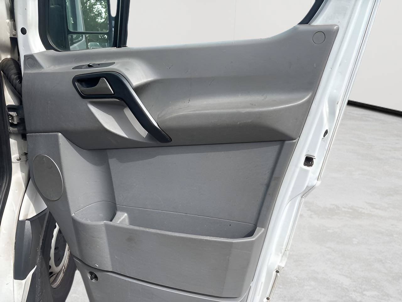 Used 2014 Freightliner Sprinter 2500 RWD image 13