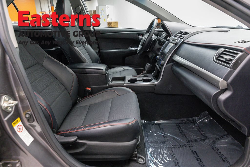 Used 2016 Toyota Camry SE FWD image 23