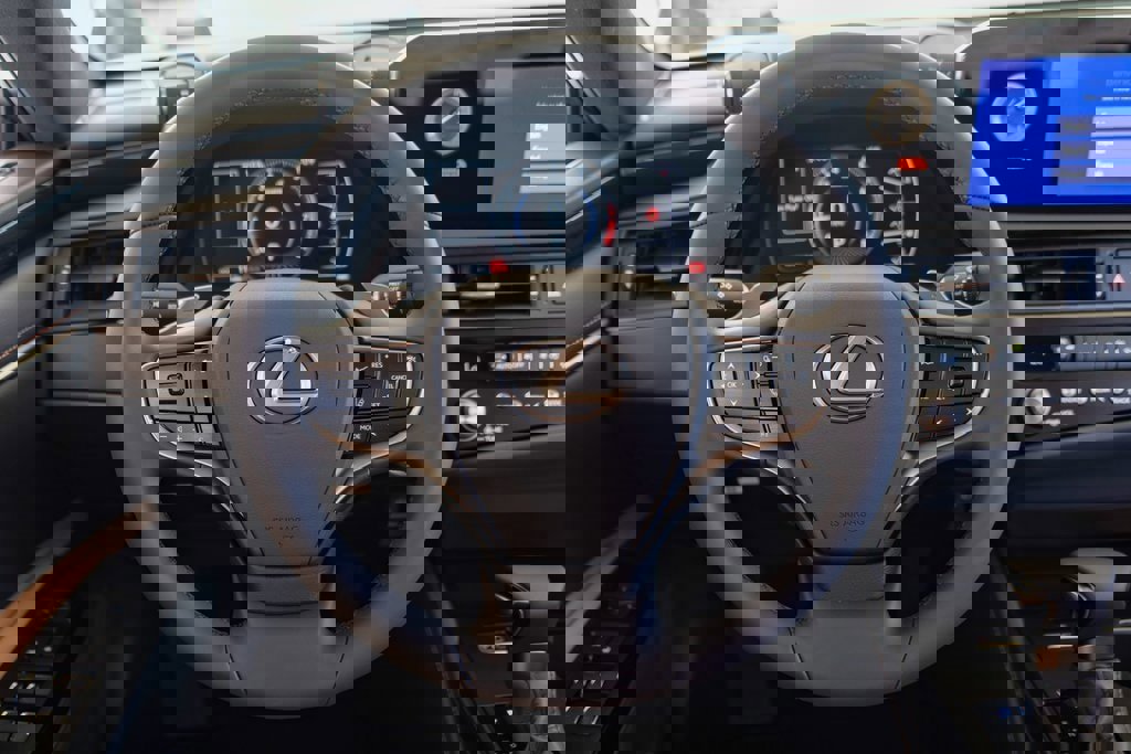 New 2025 Lexus ES 350 image 17