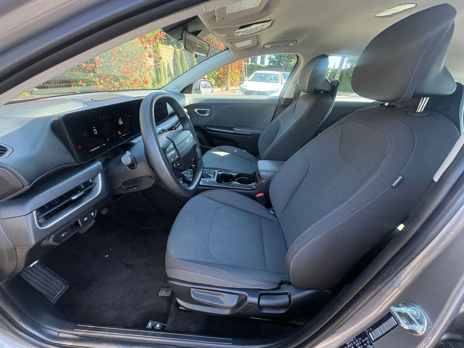 Used 2025 Kia K4 LXS image 27