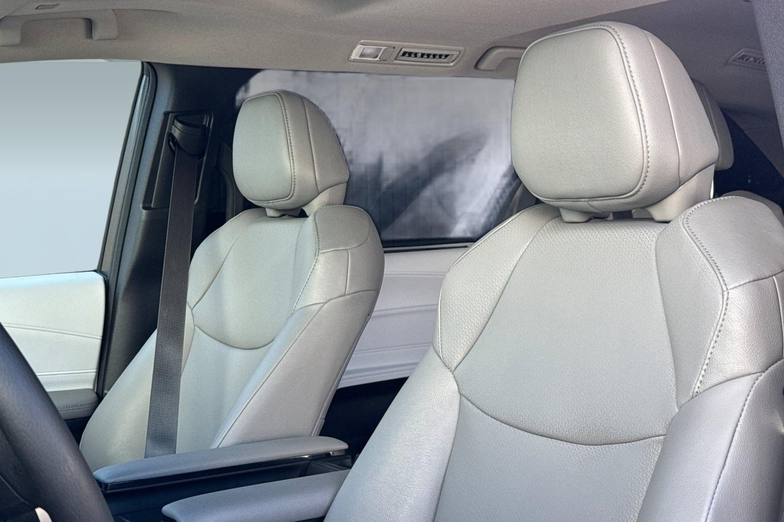 Used 2025 Toyota Sienna XLE FWD image 29