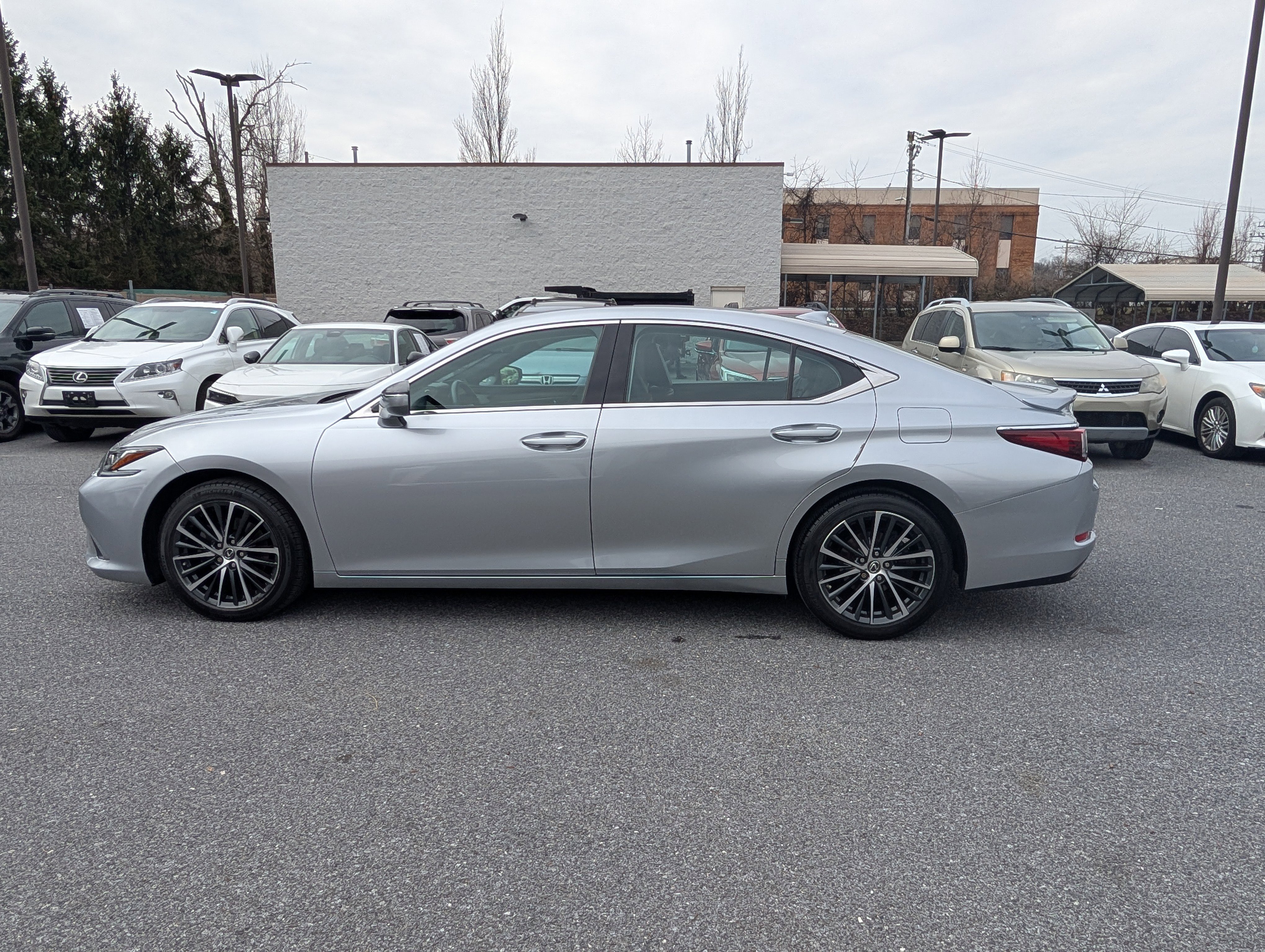 Certified 2022 Lexus ES 350 350 w/ Premium Package image 2
