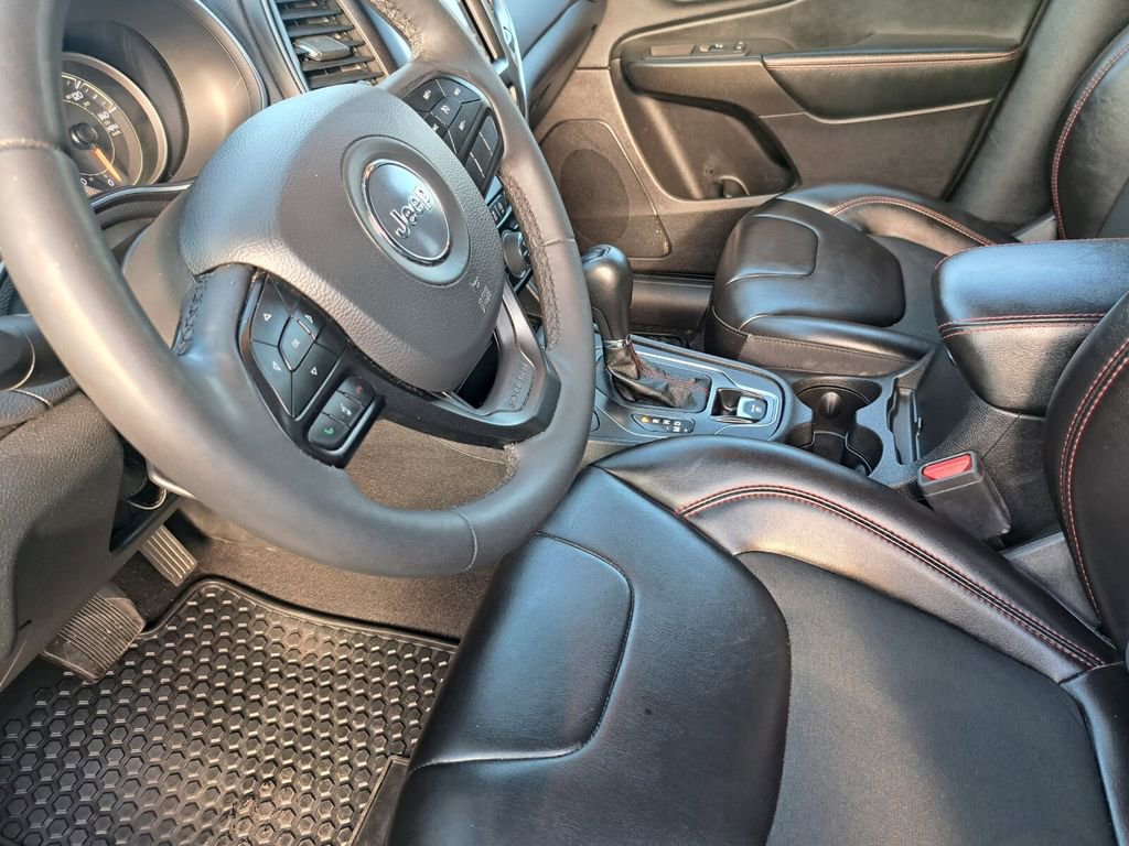 Used 2021 Jeep Cherokee Trailhawk image 17